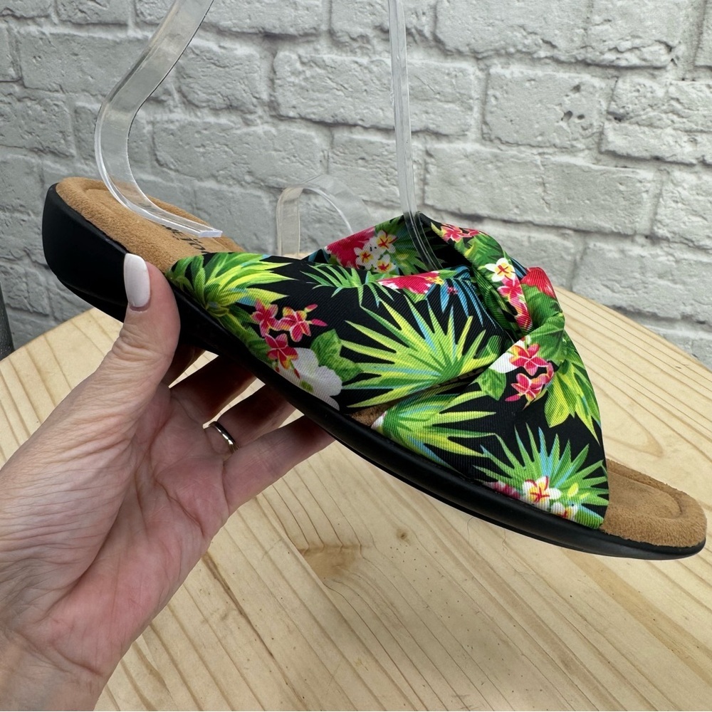 Minnetonka Women's Sarong Tropical Floral Slide Sandals Black Green Size 8